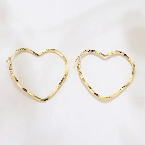 New! Luxury 14k Gold Twist Heart Earrings - Picture 3 of 6